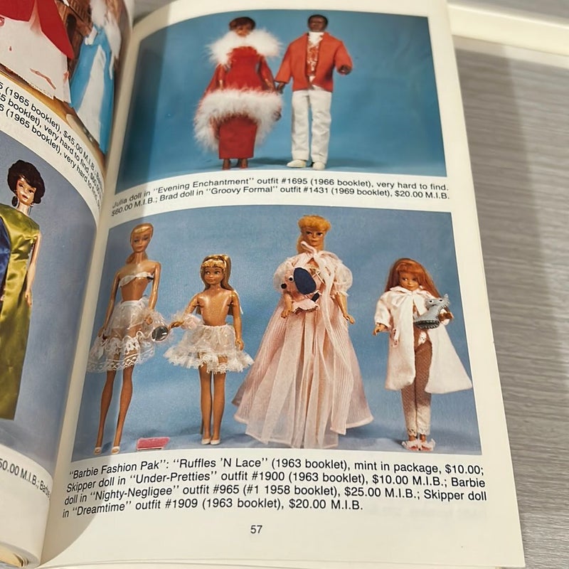 The World of Barbie Dolls (Vintage 1985)
