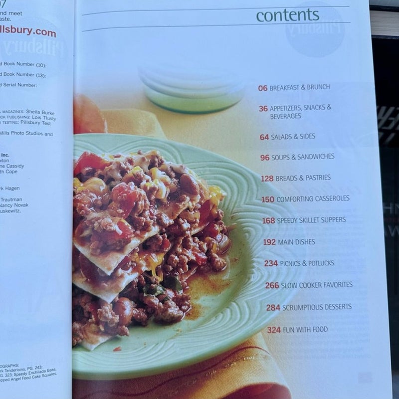 Pillsbury Annual Recipes 2007 Hardcover Cookbook ISBN 0-89821-541-2