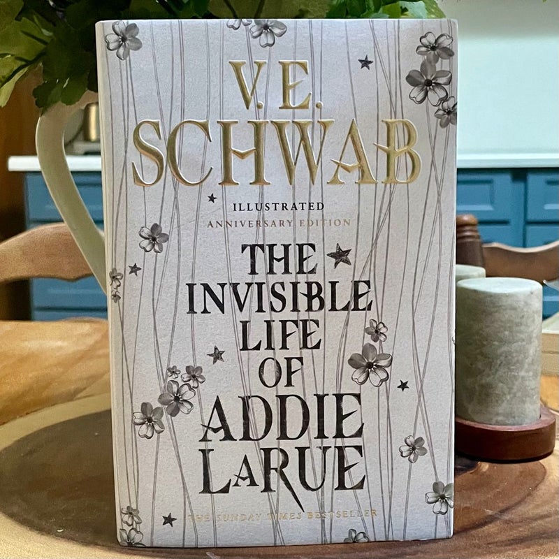 The Invisible Life of Addie Larue - Illustrated Anniversary Edition w/ Constellation Edge Stenciling