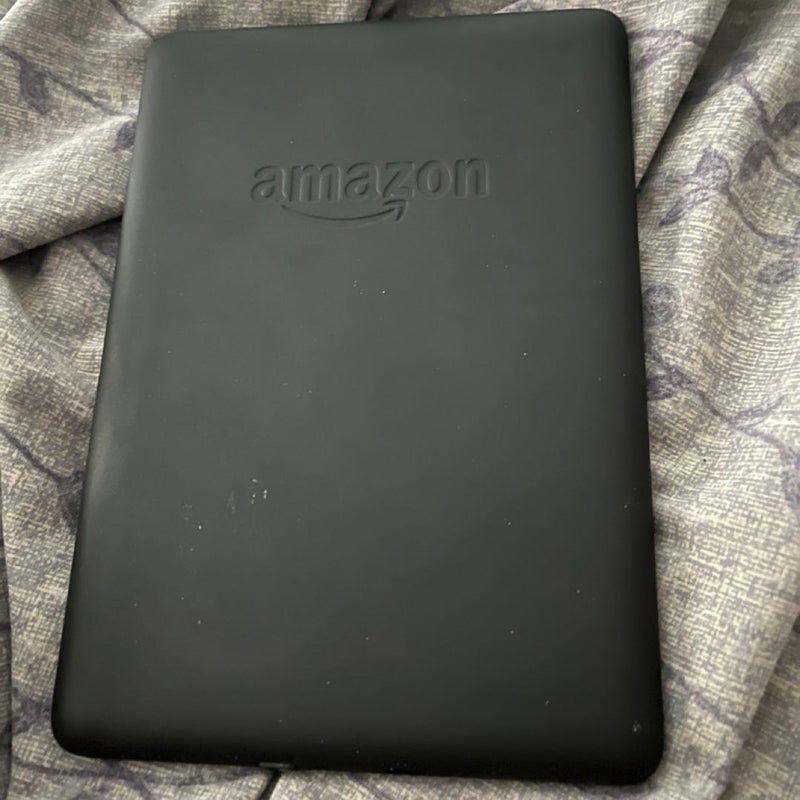 Kindle Paperwhite – (previous generation - 2018 release) Waterproof with more than 2x the Storage with charger