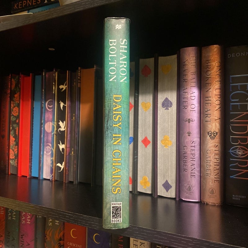 Daisy in Chains by Sharon Bolton, Hardcover Pangobooks