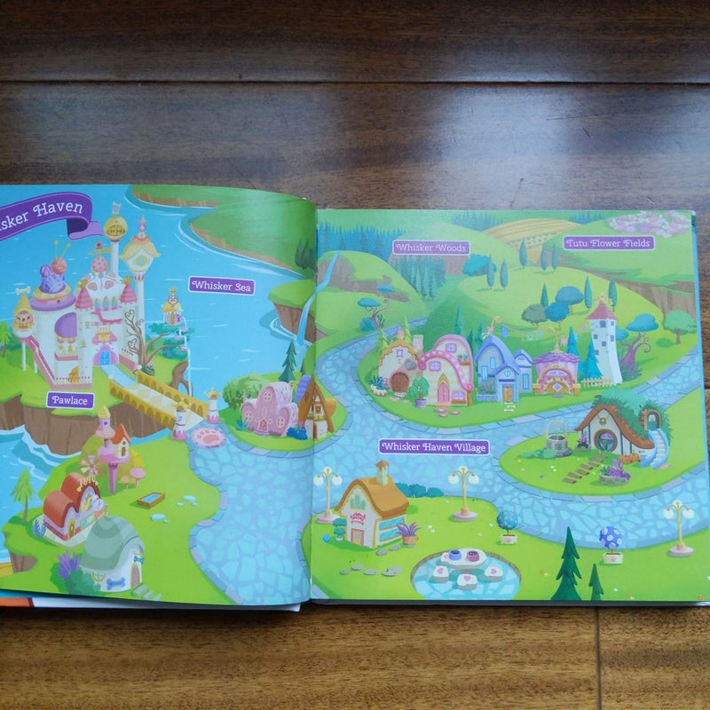 Whisker Haven Tales with the Palace Pets: Treasure's Adventures (Storybook Plus Collectible Toy)