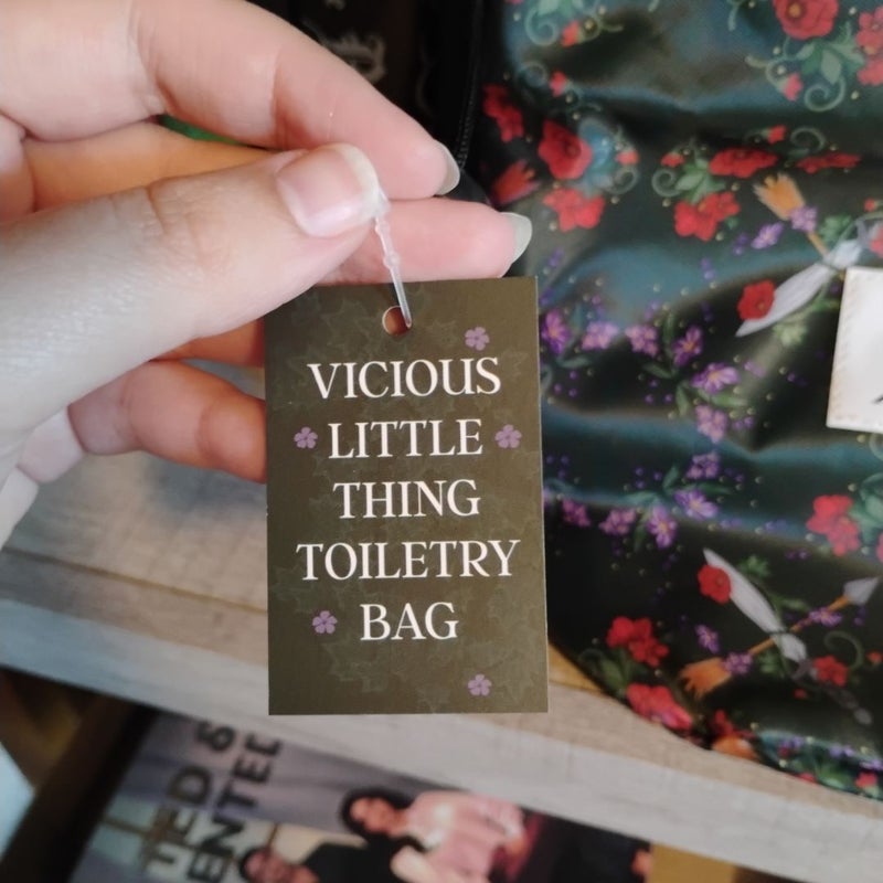 Powerless toiletry bag