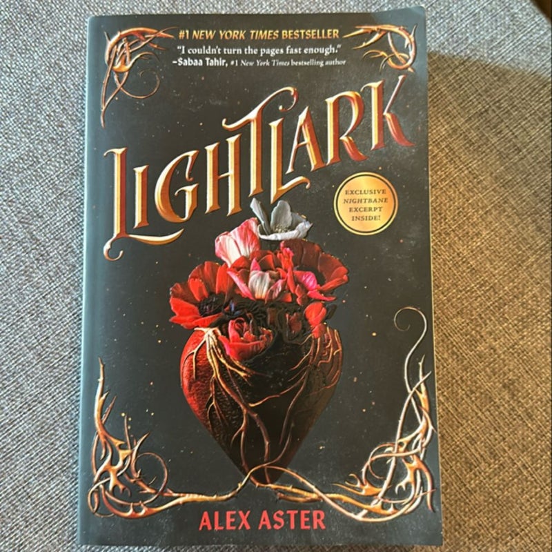 Lightlark (the Lightlark Saga Book 1)