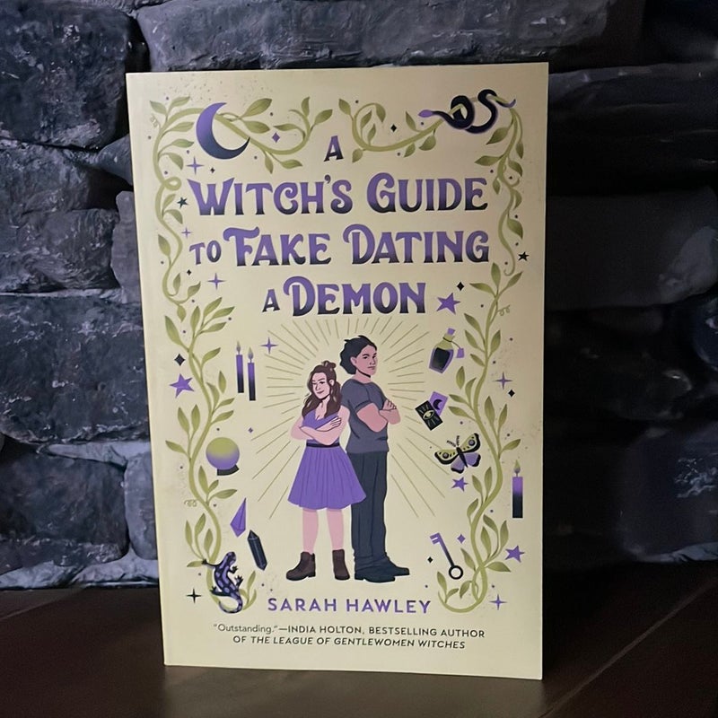 A Witch's Guide to Fake Dating a Demon