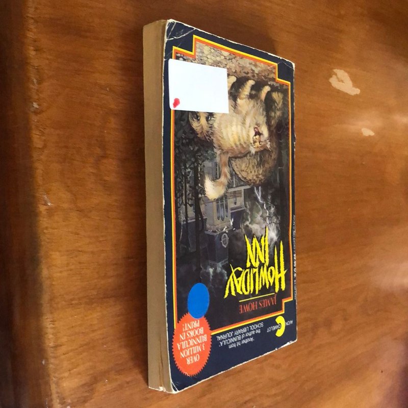 Howliday Inn by , Paperback | Pangobooks