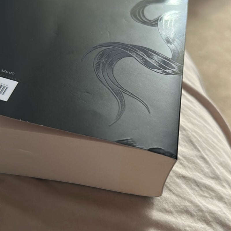 A Court of Silver Flames: B&N Exclusive OOP Edition