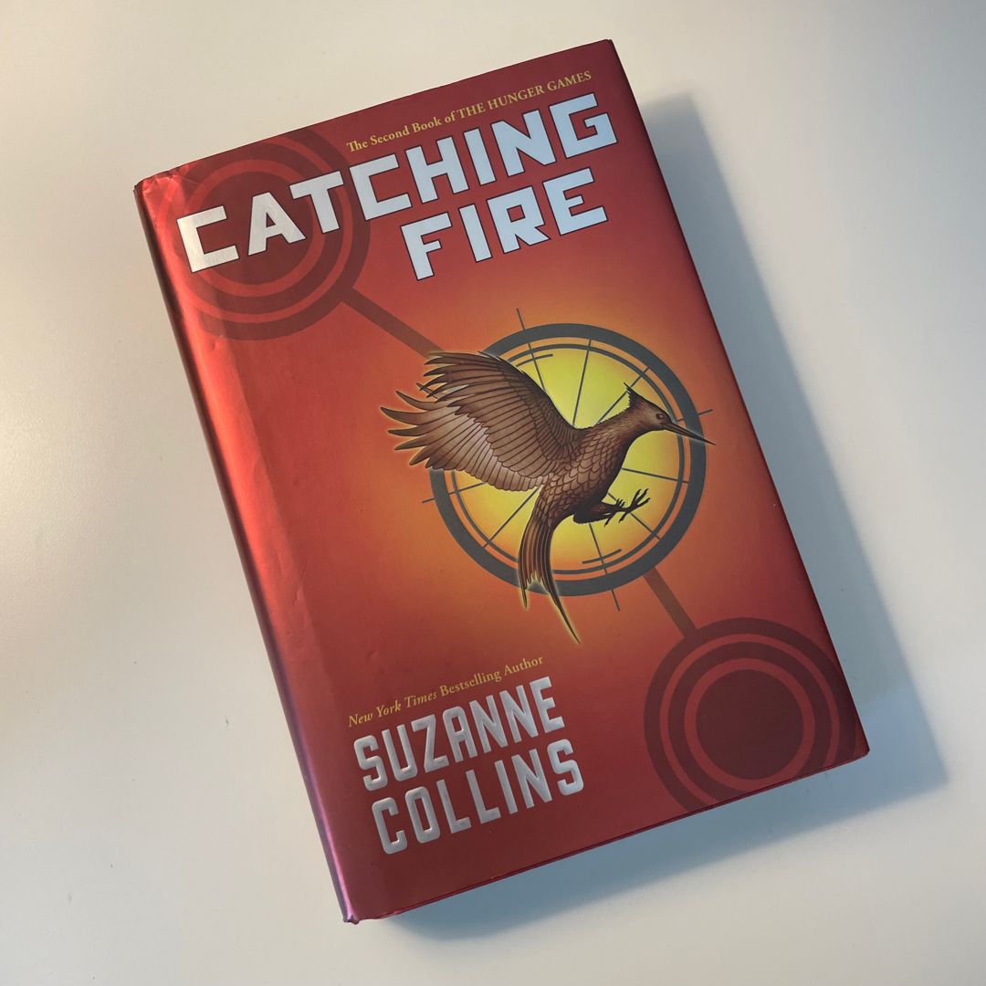 Hunger Games Catching Fire SC (2013 Scholastic) Official Illustrated Movie  Companion comic books