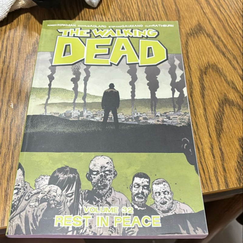 The Walking Dead Volume 32