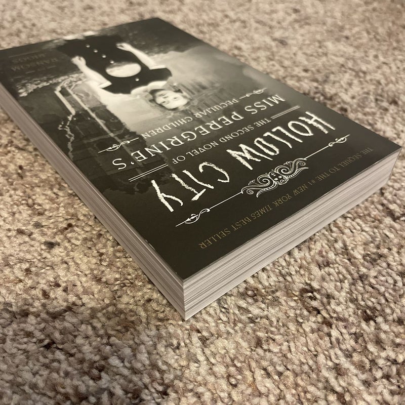 Hollow City - Book 2 of Miss Peregrine’s Peculiar Children