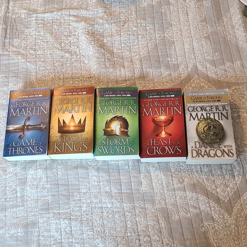 George R. R. Martin's A Game of Thrones 5-Book Boxed Set (Song of Ice and  Fire Series): A Game of Thrones, A Clash of Kings, A Storm of Swords, A