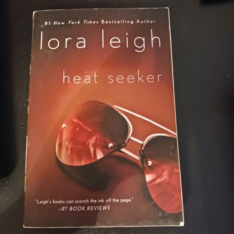 5 Lora leigh books heat seeker maverick love wite black jack and renegade