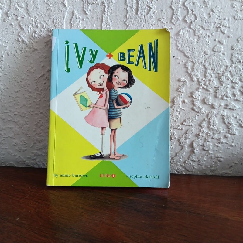 Ivy and Bean - Book 1 (Ivy and Bean Books, Books for Elementary School)