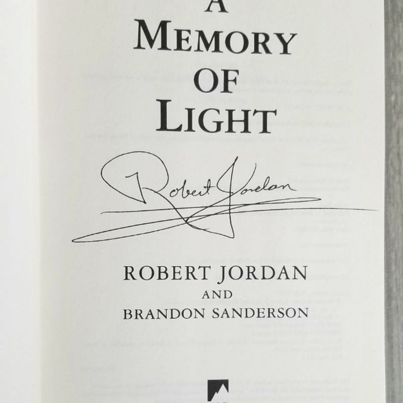 SIGNED 2012 WHEEL OF TIME A MEMORY OF LIGHT BOOK #14 ROBERT JORDAN 1ST ED. MINT!