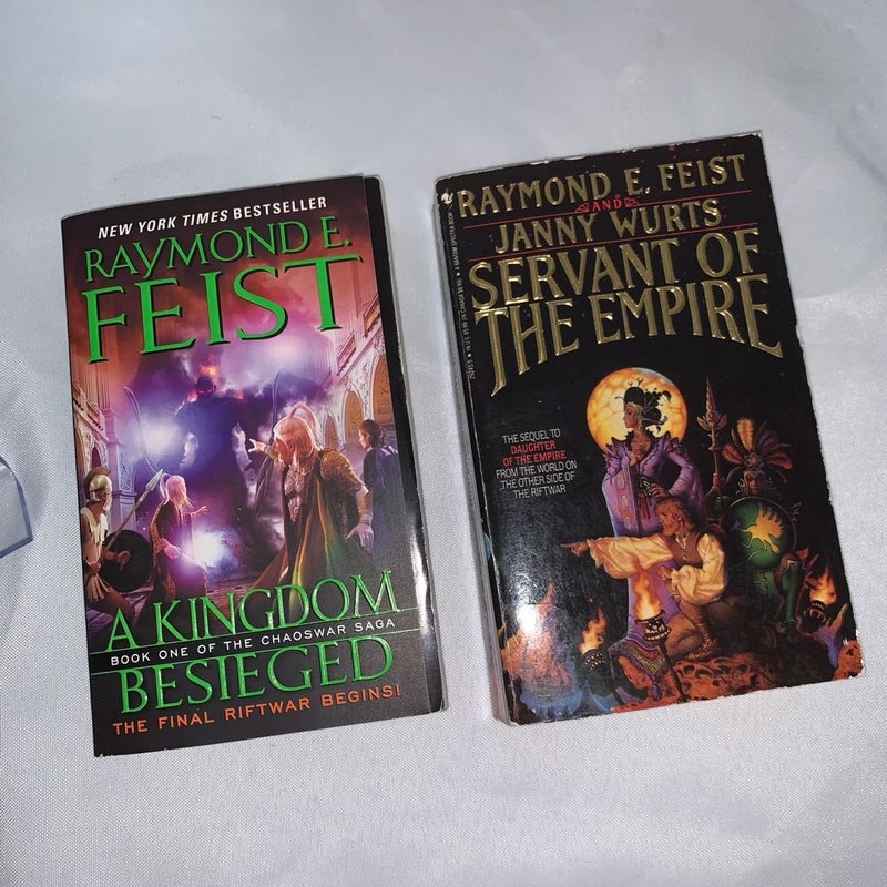  lot of 2 Raymond Feist Paperback Books, a kingdom besieged and Janny Wurts. A Kingdom Besieged, Servant of the empire 