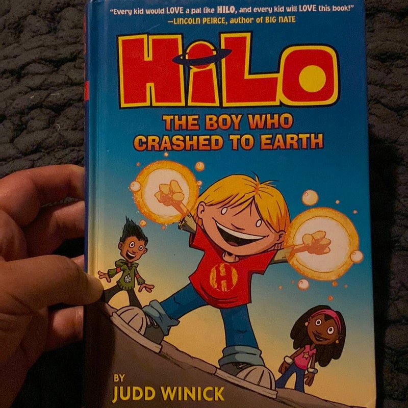 Hilo Book 1: the Boy Who Crashed to Earth