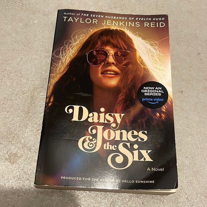 Daisy Jones and the Six (TV Tie-In Edition)