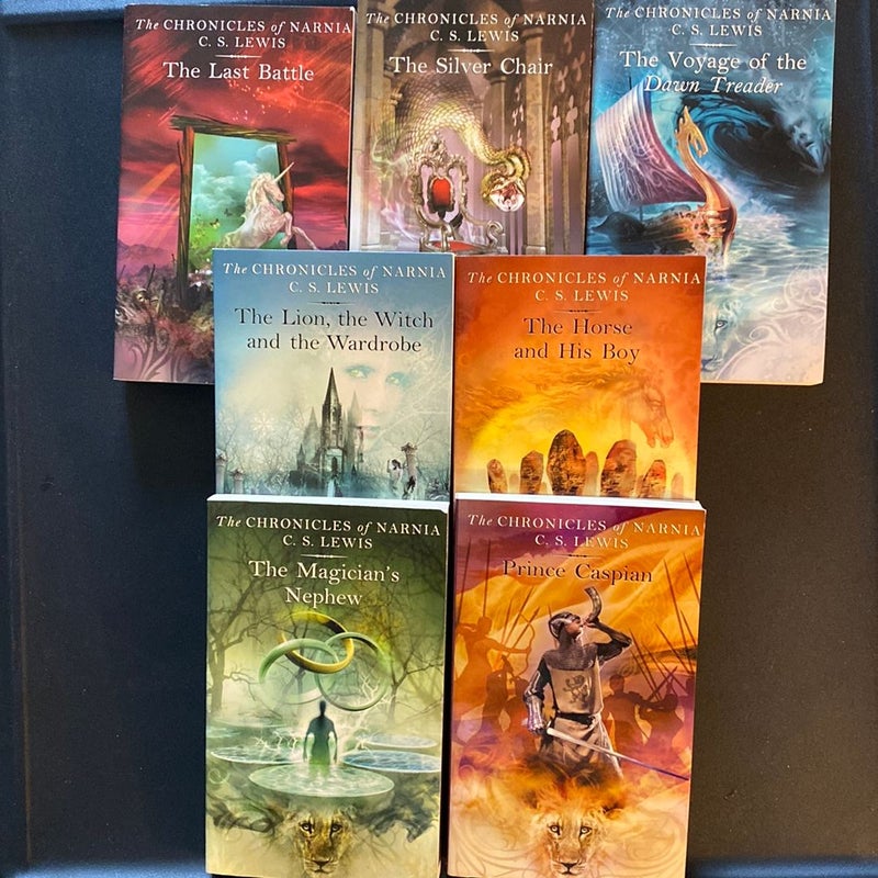 The Chronicles of Narnia Rack Paperback 7-Book Box Set