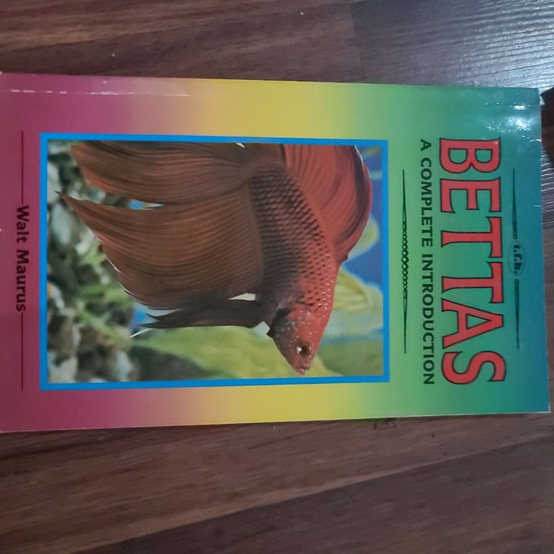 A Complete Introduction to Bettas