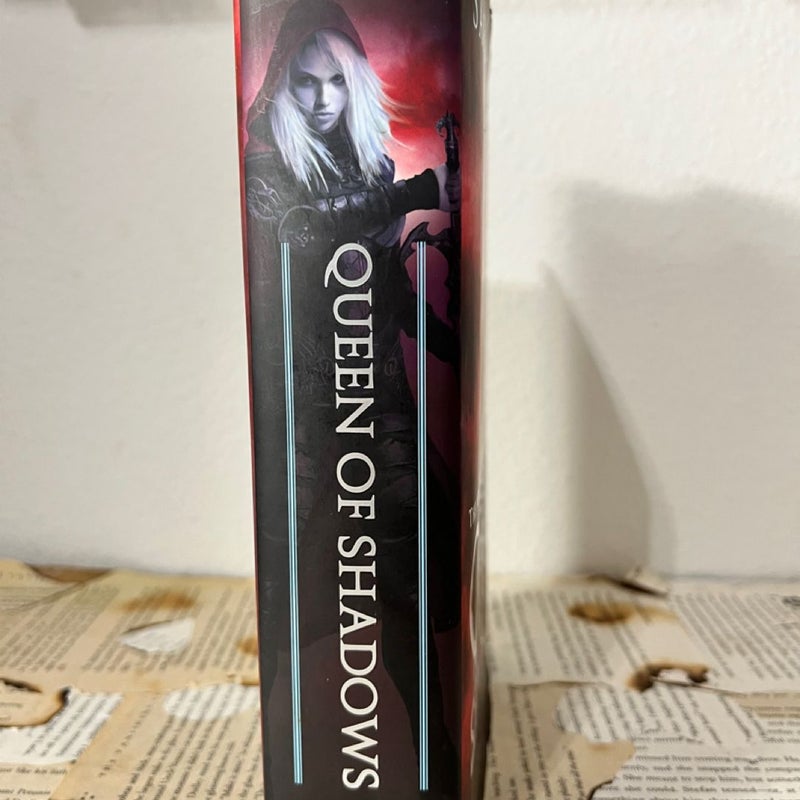 OOP Queen of Shadows by Sarah J. Maas