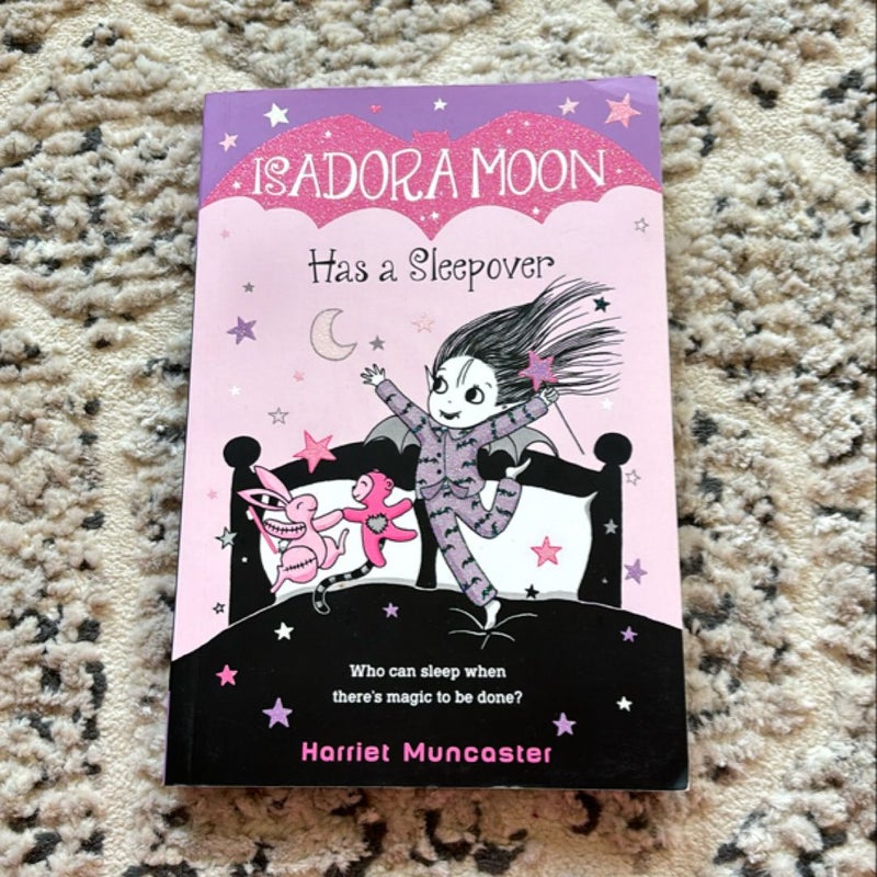 Isadora Moon Has a Sleepover