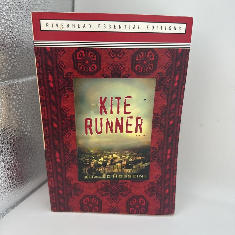 The Kite Runner (Essential Edition)