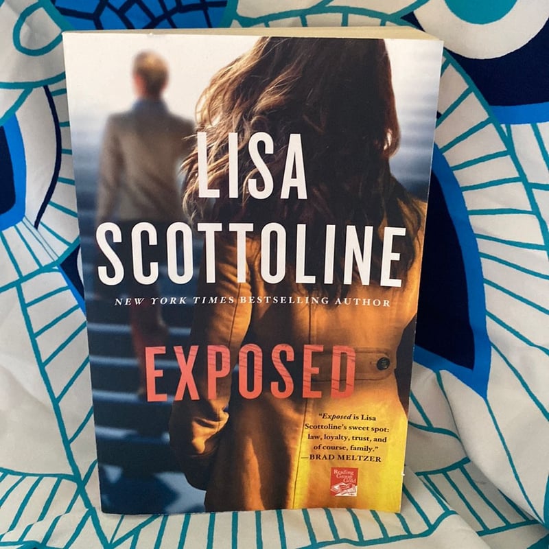 Exposed by Lisa Scottoline, Paperback | Pangobooks
