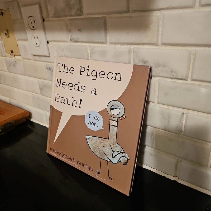 The Pigeon Needs a Bath! (Pigeon Series)