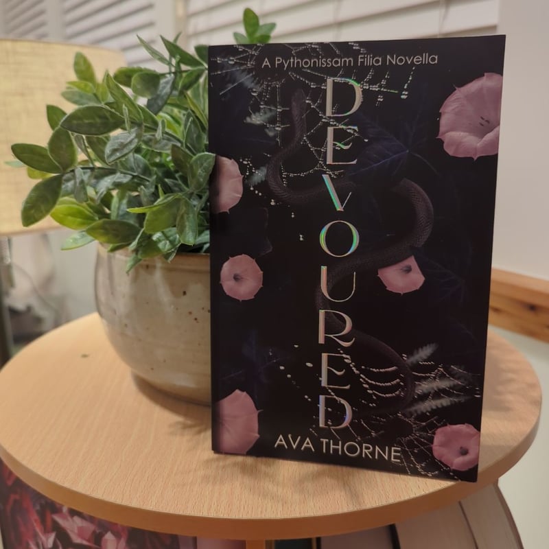 Devoured by Ava Thorne, Paperback | Pangobooks
