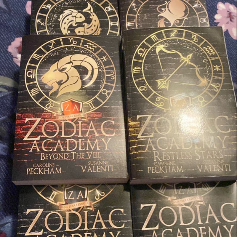 Zodiac Academy bundle! 9 books. 