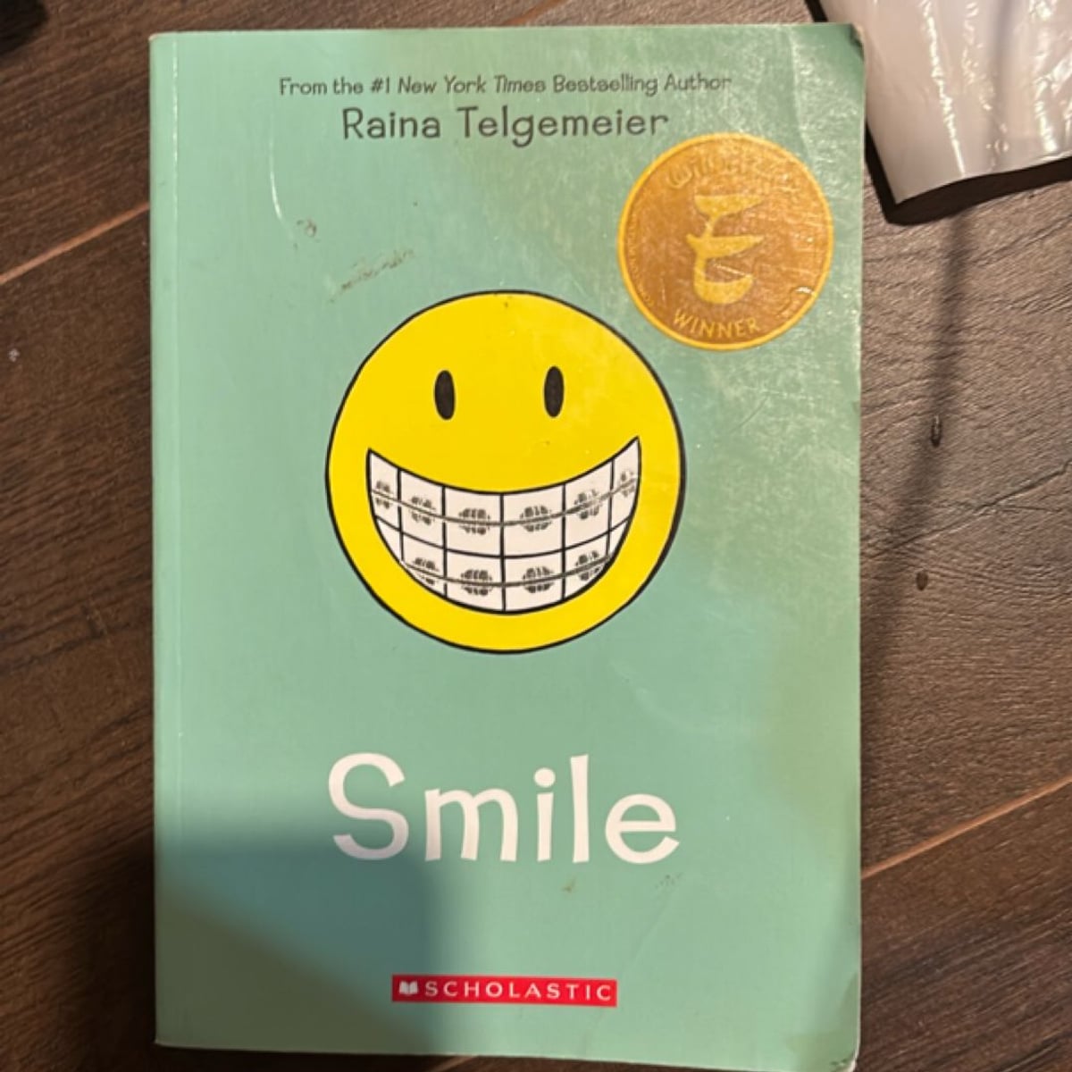 Smile by Raina Telgemeier, Paperback | Pangobooks