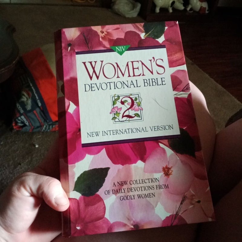 Niv Women's Devotional Bible