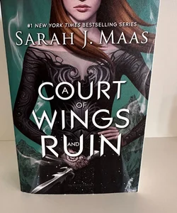 A Court of Wings and Ruin Paperback 