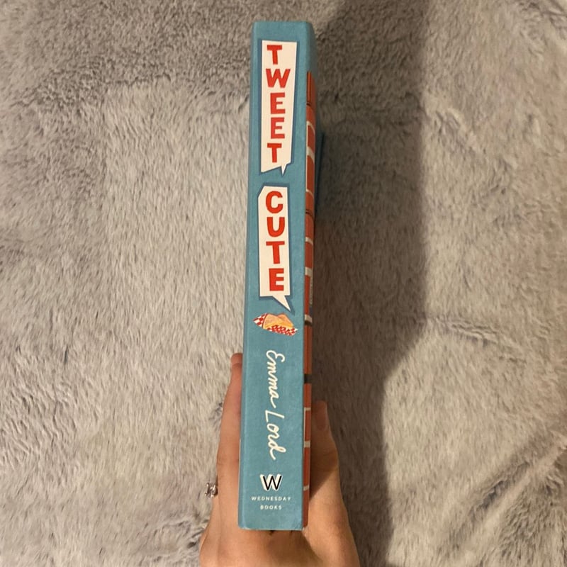 Tweet Cute by Emma Lord, Paperback | Pangobooks