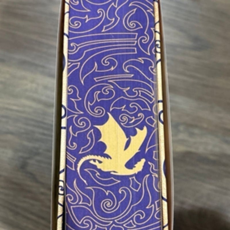 Fourth Wing Dutch exclusive sprayed stenciled edge with hidden cover