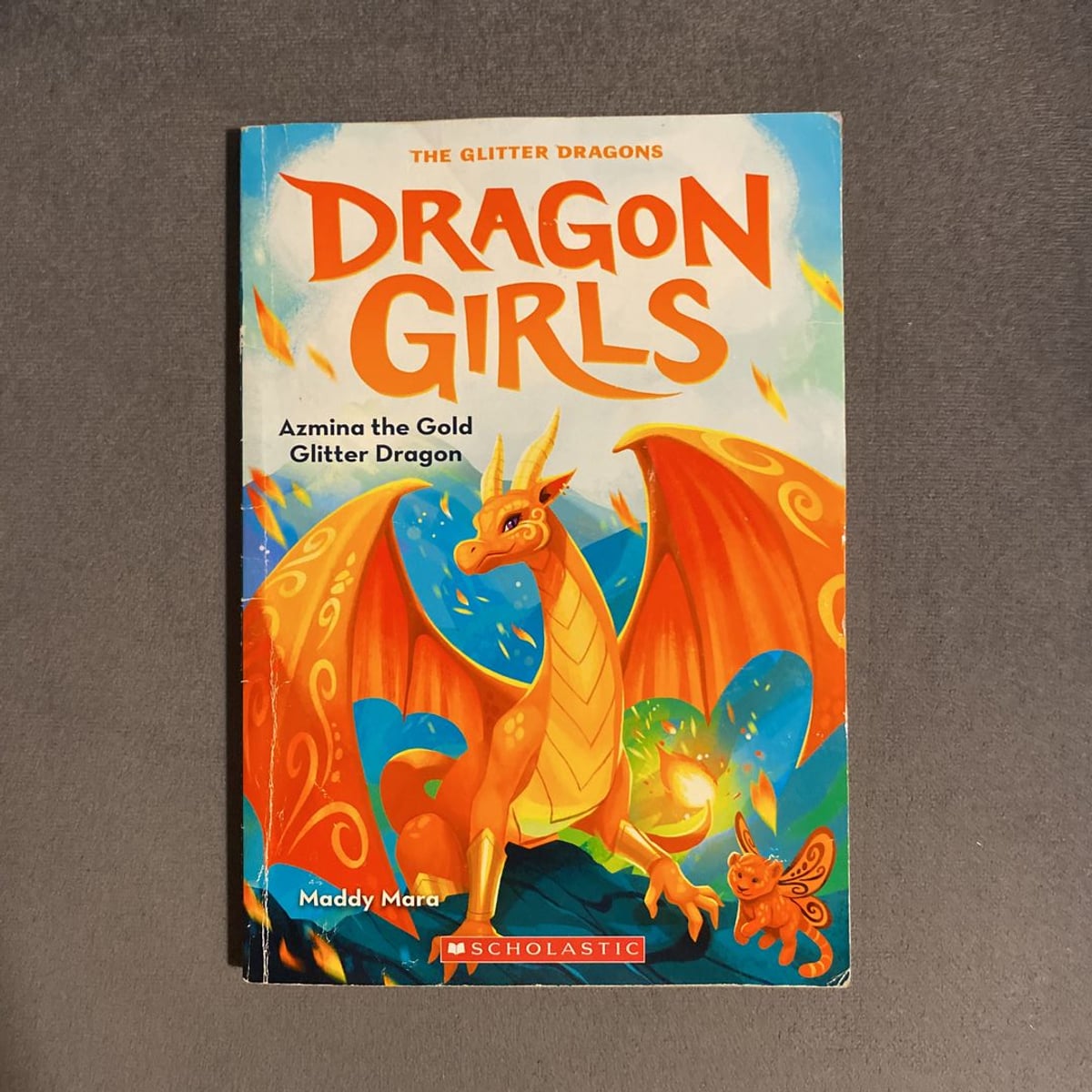 Azmina the Gold Glitter Dragon (Dragon Girls #1) by Maddy Mara ...