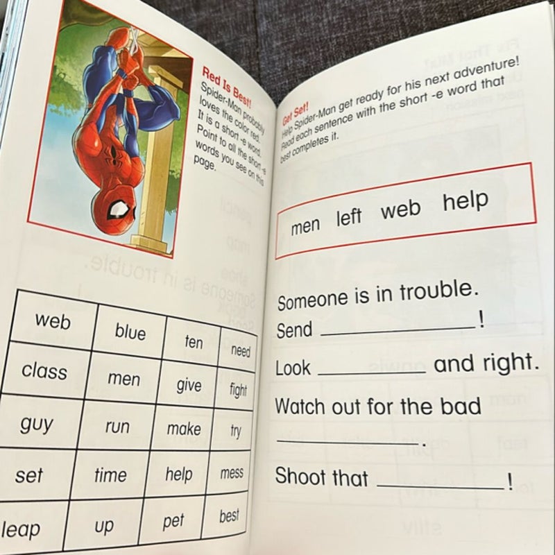 Spider-Man Amazing Phonics Collection: Short Vowels (Disney Learning Bind-Up)