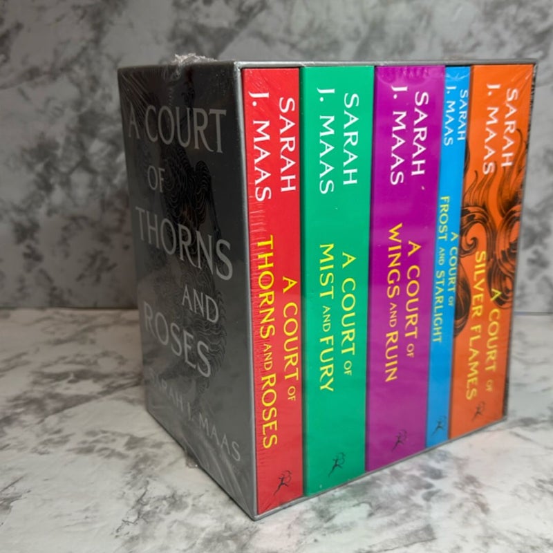 A Court of Thorns and Roses Paperback Box Set (5 Books)