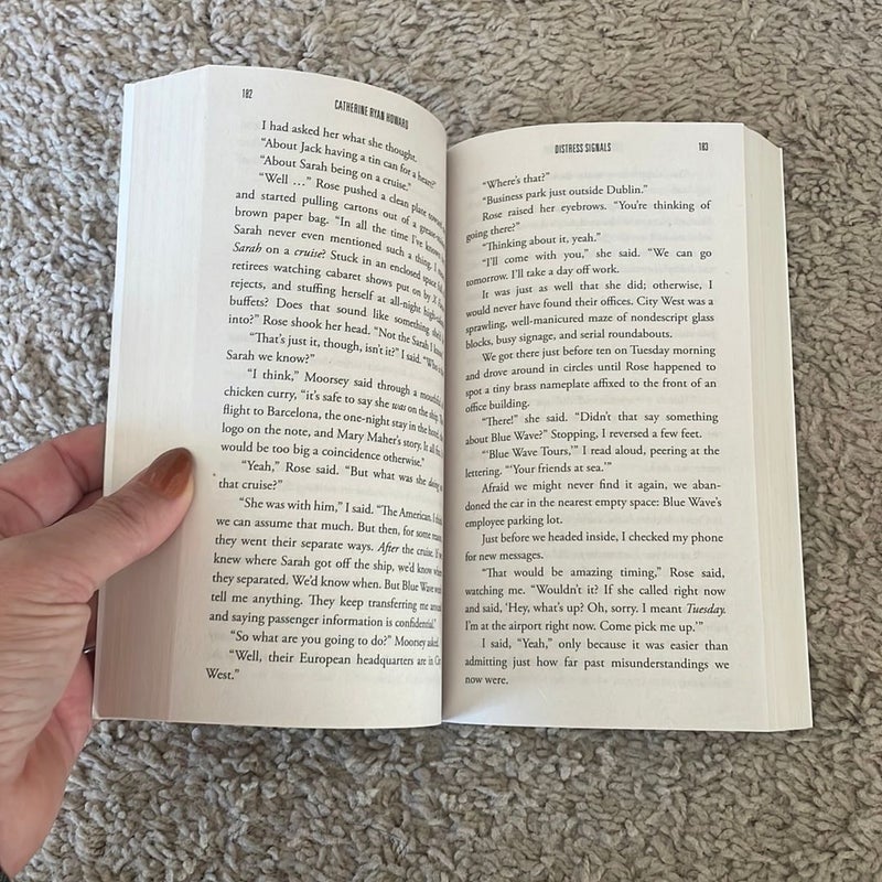 Distress Signals by Catherine Ryan Howard, Paperback Pangobooks