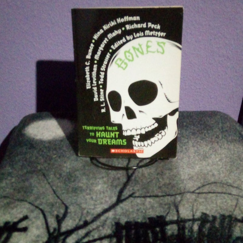 Bones - Terrifying Tales to Haunt Your Dreams