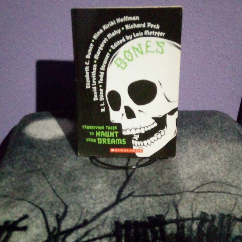 Bones - Terrifying Tales to Haunt Your Dreams - First Edition