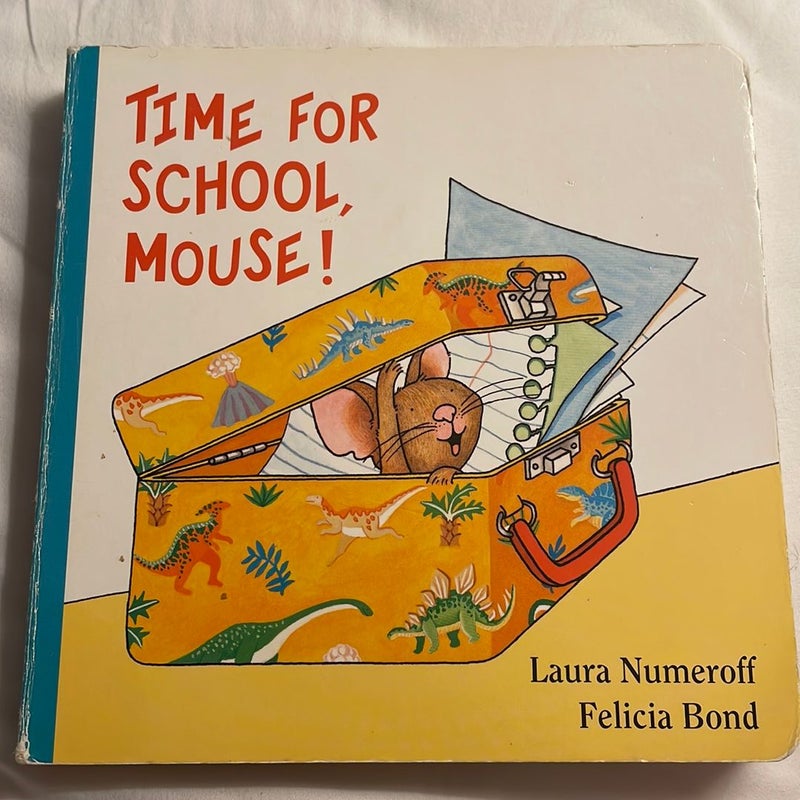 Time for school mouse 