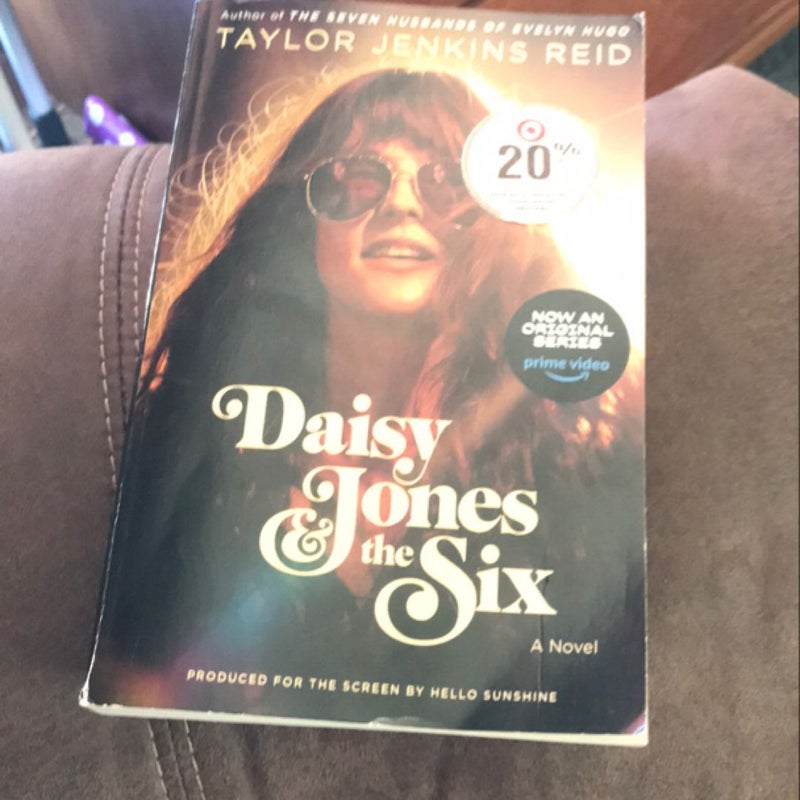 Daisy Jones and the Six (TV Tie-In Edition)