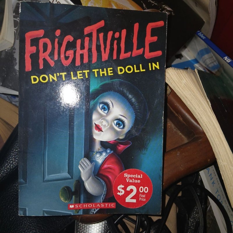 Don't Let the Doll In (Frightville #1)