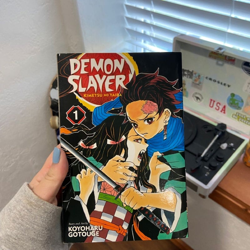 Demon slayer Vol 1&2, Jujutsu Kaisen Vol 1.