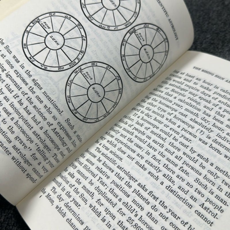 Simplified Scientific Astrology how to chart your Horoscope (1973)