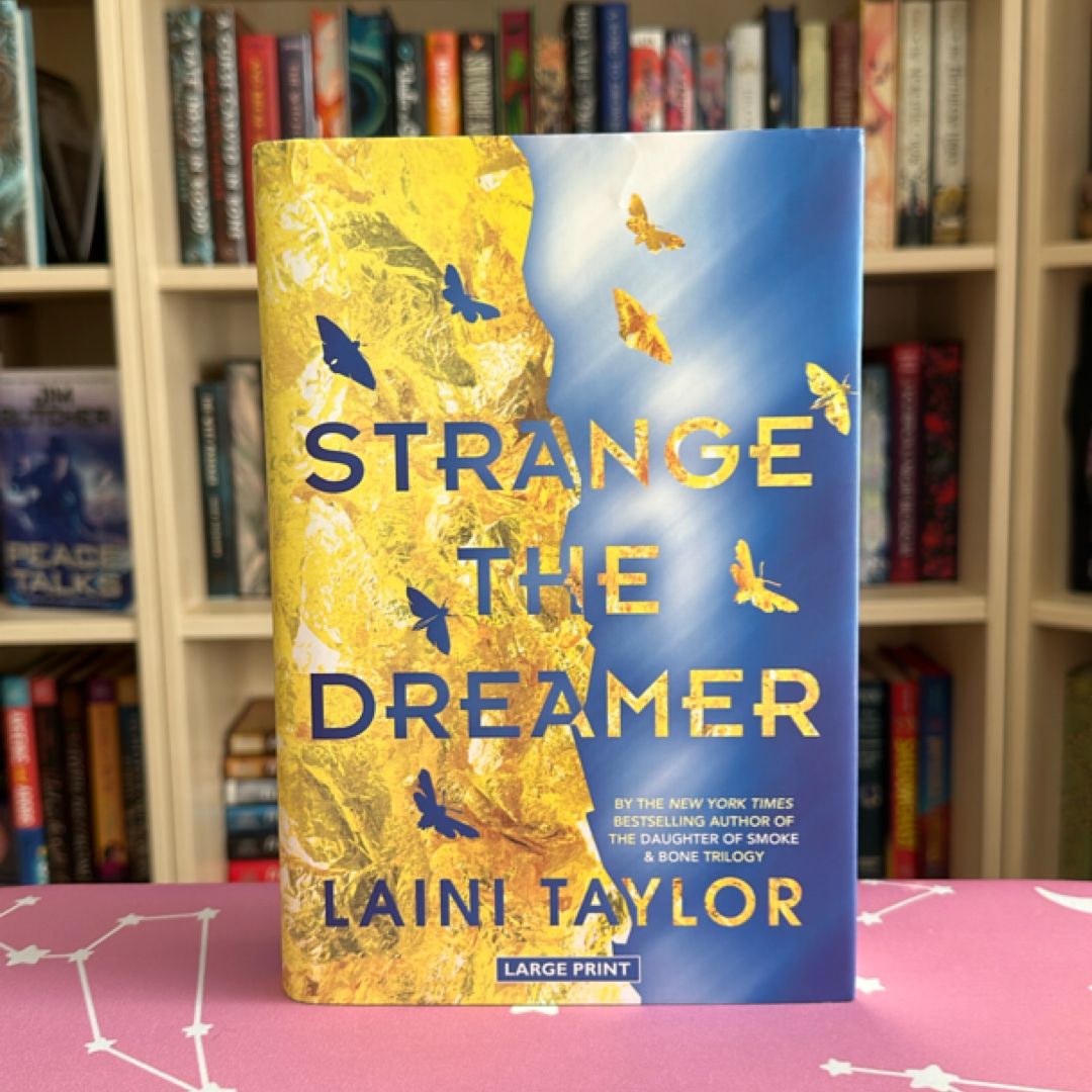 Strange the Dreamer (Large Print)