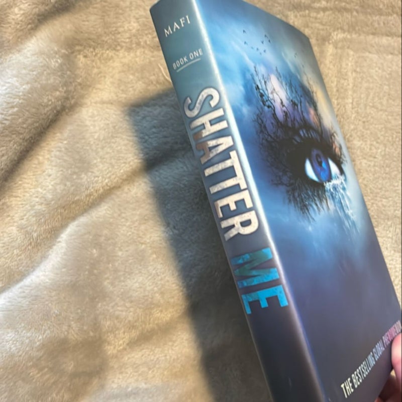 Shatter Me Collector's Deluxe Limited Edition