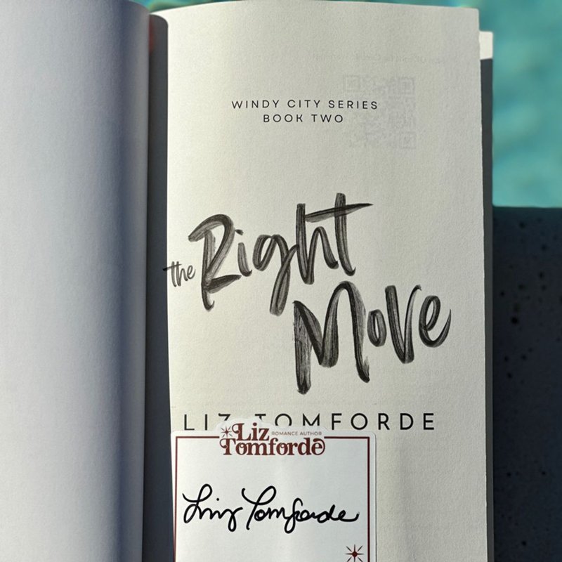 Out of print SIGNED The Right Move by Liz Tomforde , Paperback | Pangobooks