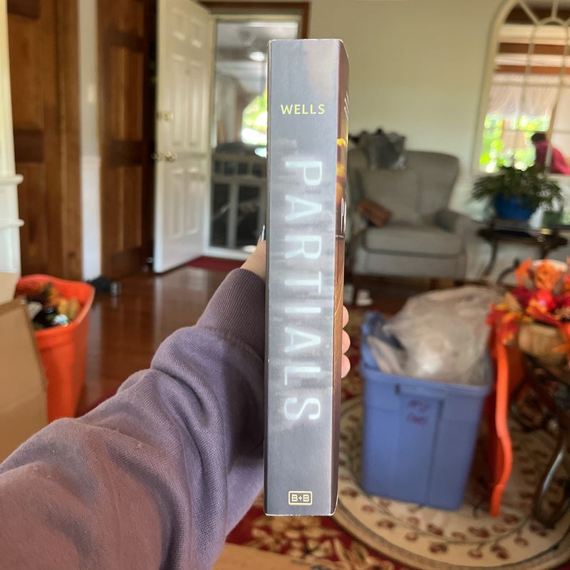 Partials by Dan Wells, Paperback | Pangobooks